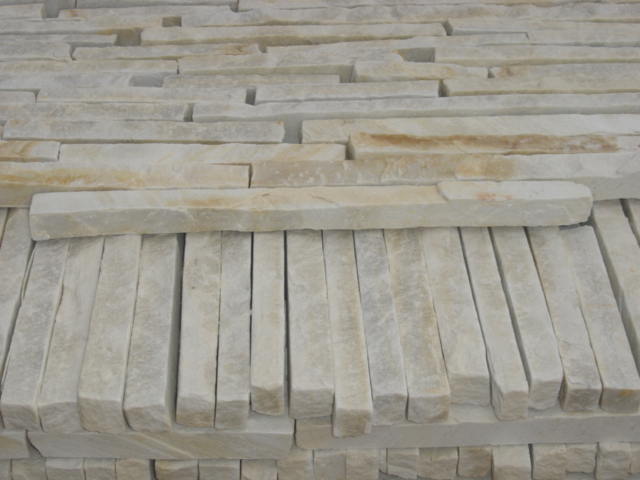 Coluna de muro externa com Filete Sao Tome Rustico - Decor Pedras